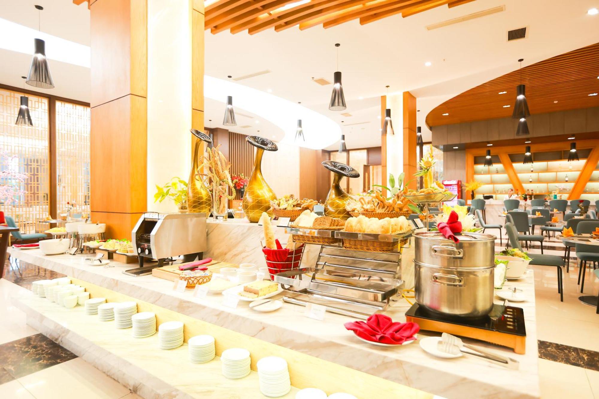 Muong Thanh Luxury Nhat Le Hotel Dong Hoi Exterior foto