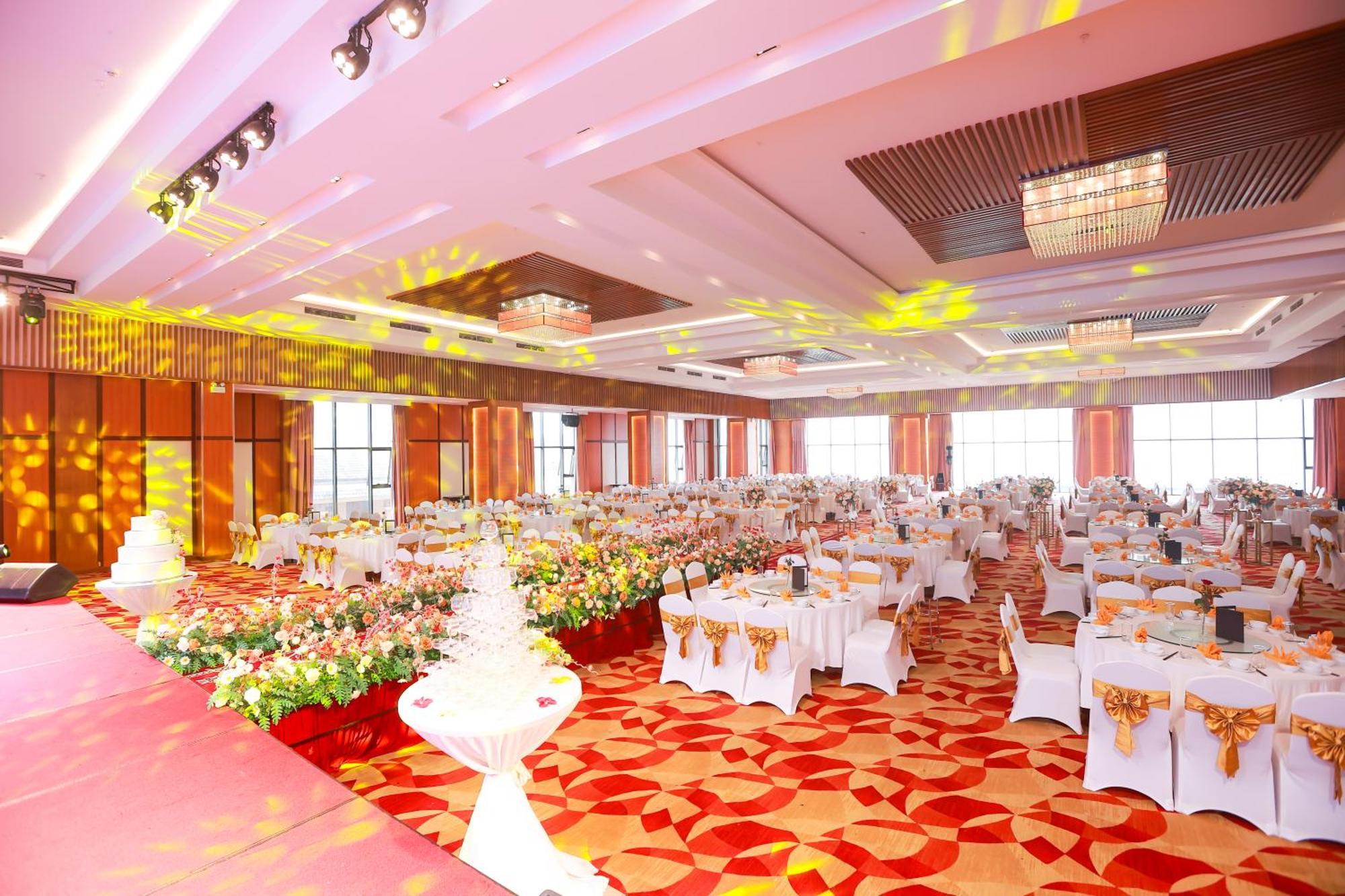 Muong Thanh Luxury Nhat Le Hotel Dong Hoi Exterior foto